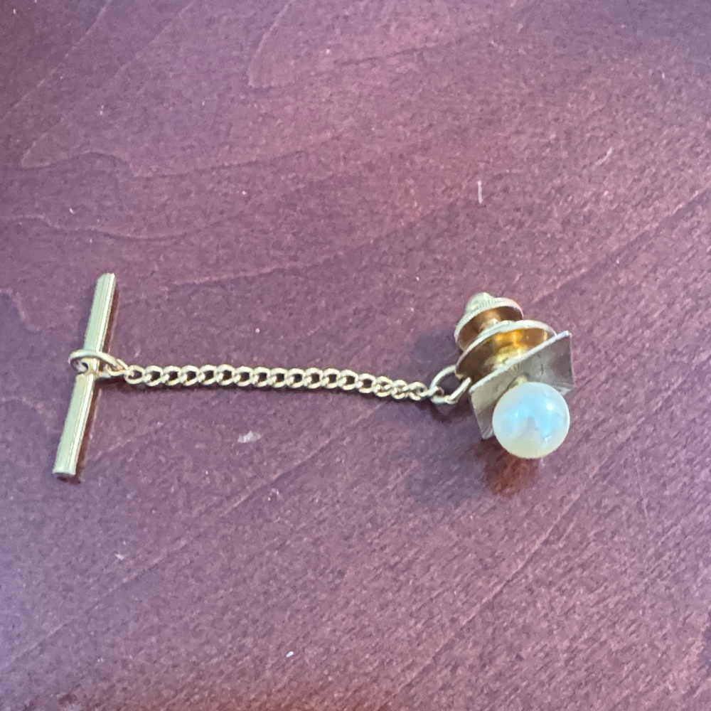 Vintage 60s Elegant Gold Tie Tack/Pin with Pearl embellishment.